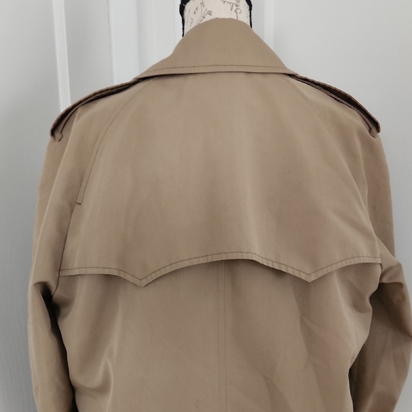Classic Tan Double-Breasted Men's Trench Coat - Picture 9 of 11
